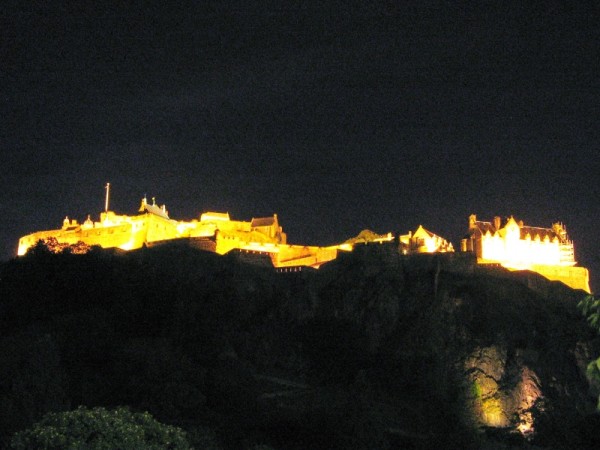 Edinburgh Castle v noci
