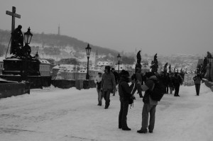 Turisté na Karlověmostě