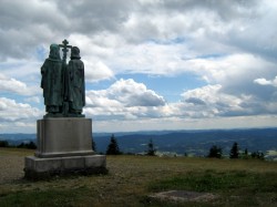 Socha Cyrila a Metoděje