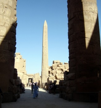 Obelisk v Karnaku