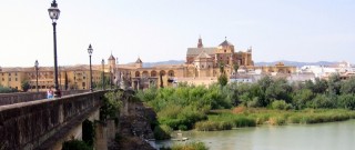 Puente Romano a pohled na historické jádro Cordóby